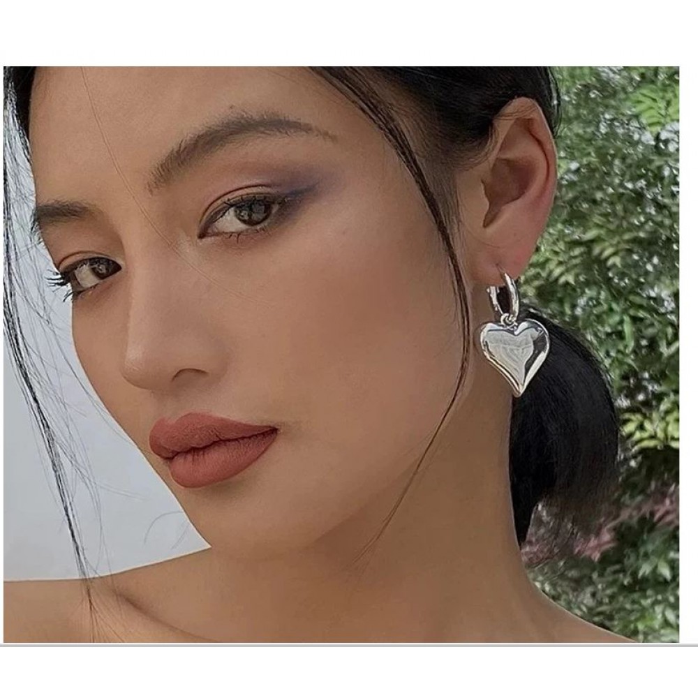 2023 Chic Heart Huggie Hoop Earrings Asymmetric Big Earrings For Women New Gold Color Fashion Jewelry Girl Gift